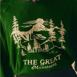 The Great College Sweatshirt with Snowdrift Graphic in Holly Leaf